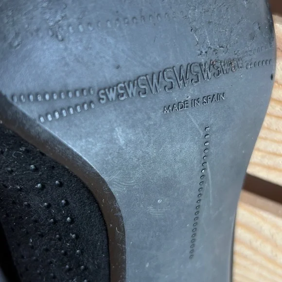 90s Stuart Weitzman Black Perforated Suede Kitten Heels, Size 7.5 Made in Spain - Picture 11 of 14